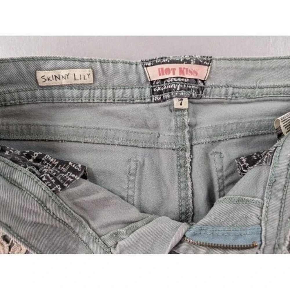 Y2K Hot Kiss Skinny Lily Jeans Womens Sz 7 Light Green Floral Embroider Stretch